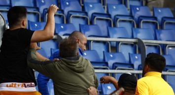 Tribündeki Kavgayı Gören Radamel Falcao Kaçmaya Başladı!