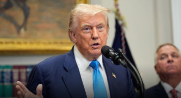 Trump’tan Hark Adası Bombardımanı Açıklaması: “Tüm Askeri Hedefler Yok Edildi”