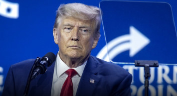 Trump’tan İran’a Sert Çağrı: “Beyaz Bayrağı Sallayın”