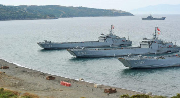 TSK’dan deprem bölgesine yeni destek: Dev çıkarma gemileri hastaneye çevrildi