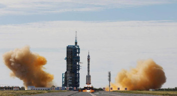 Tüm dünya nefesini tuttu: Uçuşlar iptal edildi