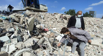 Tüm emekleri enkaz altında kaldı: Milyonluk birikimlerini aradılar