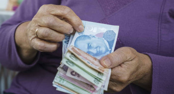 Tüm hazırlıklar tamamlandı: Çalışan emeklilere ödenecek ikramiyenin tarihi netleşti