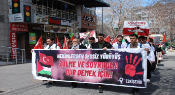 Tüm sağlık çalışanları Gazze için bir araya geldi: Eskişehir’de ‘Sessiz Yürüyüş’!