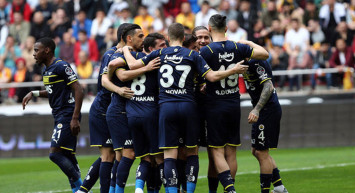 Tümer Metin, Fenerbahçeli Serdar Dursun'un futbolculuğunu hiç beğenmediğini ama takıma faydalı bir şekilde oynadığını söyledi