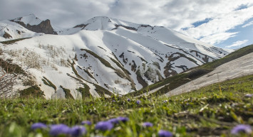 Tunceli'nin yaylalarında ilkbahar ve kış manzaraları resmen bütünleşti!