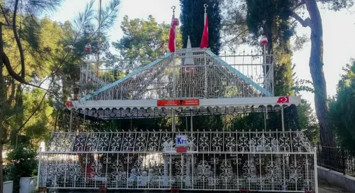 Türbe gibi mezar 'Dikkat Elektrik Dokunmayın'