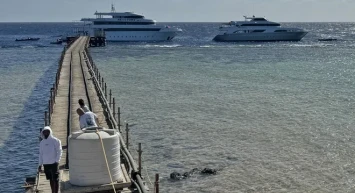 Turist teknesi battı: 17 kişi kayıp