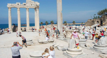 Turizm’de hedef yükseltildi: 56 milyar dolar gelir bekleniyor