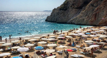 Turizmde tarihin rekoru geliyor! 47 milyon turist ile turizm geliri yüzde 190.2 arttı