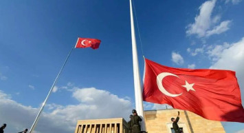 Türk Bayrağı neden ve ne zaman yarıya çekilir? İşte Türk Bayrağı yarıya çekilme sebepleri