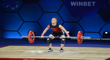 Türk Halterinin Altın Kızı: Cansu Bektaş Avrupa Şampiyonası'nda zaferi tacıyla taçlandırdı!