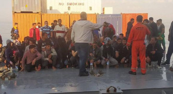 Türk Kaptan Akdeniz'de 97 Göçmenin İmdadına Yetişti