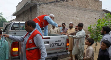 Türk Kızılayı hem yardım ediyor hem de uyarıyor: Pakistan’a acil yardım lazım