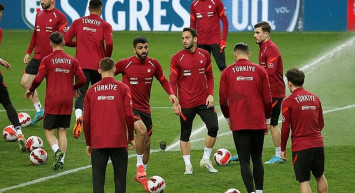 Türkiye A Milli Futbol Takımı'nın, Portekiz ile oynayacağı Dünya Kupası play-off maçının kadrosu belli oldu!