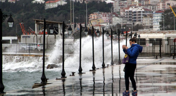 Türkiye genelinde etkisini gösterecek: Meteoroloji’den sağanak yağış ve fırtına uyarısı