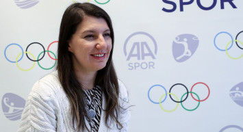 Türkiye rekortmeni milli paraşütçü Merve Arslan: kadınlara 'uçun' diyor!