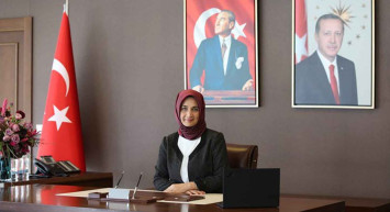 Türkiye tarihinin ilk başörtülü valisi: Doç. Dr. Kübra Güran Yiğitbaşı, Afyonkarahisar'a atandı!