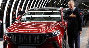 Türkiye'de elektrikli otomobil satışlarında TOGG liderliği: Şubat ayı satışlarında BMW ve Mercedes’i geride bıraktı!