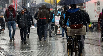 Türkiye sağanak yağışa teslim oldu: Çok sayıda il için fırtına uyarısı yapıldı 