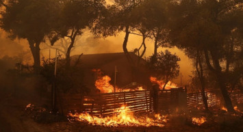 Türkiye’den Yunanistan’a yardım eli: Orman yangınları için uçak ve helikopter gönderilecek
