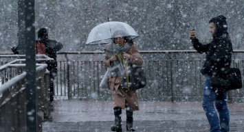 Türkiye'nin Doğu’su kar yağışına teslim oldu. Soğuk havaya karşı yetkililerden uyarı geldi!