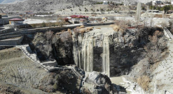 Türkiye'nin En Büyük Şelalesi Can Suyuna Kavuştu: Tortum Şelalesi Eski Günlerine Geri Döndü!