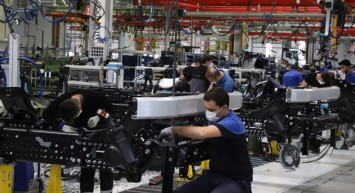 Türkiye'nin En Önemli Fabrikalarından Olan Aksaray Mercedes-Benz Fabrikasında Üretim Devam Ediyor!