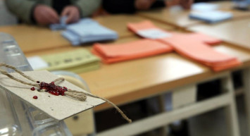 Türkiye’nin nefesini tuttuğu 31 Mart seçimleri için 32 ilde oy verme işlemi sona erdi