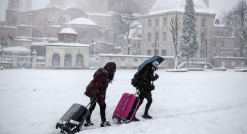 Türkiye'ye ilk kar düştü: Meteorolojiden peş peşe uyarı geldi