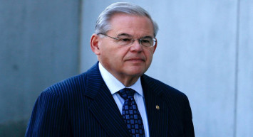 Türkiye’ye skandal sözler söylemişti: ABD’li Menendez’in başı belada