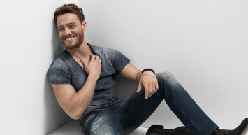 Türkiye'yi terk edip İspanya'ya yerleşeceği konuşuluyordu! Kerem Bürsin cephesinden açıklama geldi: "Hayranları rahat bir nefes alabilir"