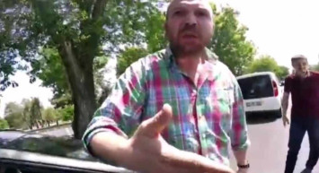 Twitter gündemin olan motorcu kazası nedir? Kadın sürücü ile motorcu arasında gergin anlar! Olay anına ait görüntüler yayınlandı