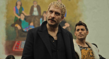 Üç Kuruş’un Kartal’ı Uraz Kaygılaroğlu Koronavirüsü Atlatır Atlatmaz Gecelerde Kız Arkadaşıyla Yakalandı