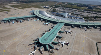 Uçağın kapısı açıldı: Havada büyük panik yaşandı