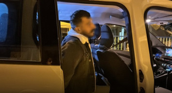 Üçüncü Kez Alkollü Yakalanmamak İçin Polisin Üzerine Araç Sürdü