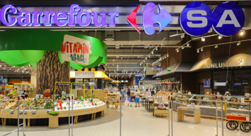 Ucuza ayçiçek yağı almak isteyen koştur koştur Carrefoursa marketlere gidiyor! Market önünde izdiham yaşanıyor