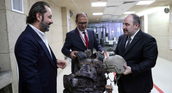 Ukrayna Devlet Başkanı Vladimir Zelenskiy'nin kaskı ve yeleği Yozgat'ta üretildi: Dünyanın en hafifi!