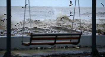 Ulaşıma fırtına engeli: Çok sayıda deniz seferi iptal edildi