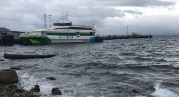 Ulaşıma kuvvetli lodos engeli: Çok sayıda sefer iptal edildi