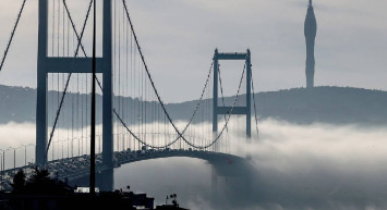 Ulaşımda aksamalar var: İstanbul yoğun sis altında