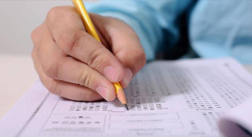 Ülke çapındaki sınavda toplu kopya skandalı: 60 bin kişinin sınavı iptal edildi