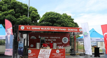 Ülkelerine dönen gurbetçiler Kapıkule'de ikramlarla karşılandı!