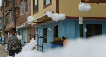 Ülkenin her yanını sardı! Kolombiya'yı zehirli köpük tehlike altına aldı