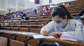 Üniversitede vize ve final nedir, ne demektir? Vize ve final sonuçları nereden nasıl öğrenilir? Vizeye girmeyen finale girebilir mi? Üniversitede vizeler ve finaller ne zaman yapılır?