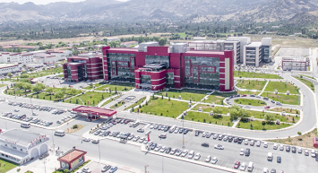 Üniversitede yolsuzluk! Bölüm başkanının eşi 100 puan alıp 10 kişinin önüne geçip, işe başladı