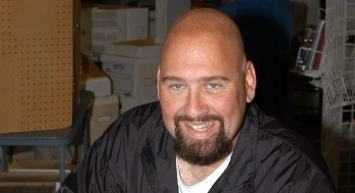 Ünlü isim hayatını kaybetti