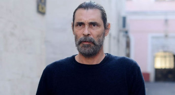 Ünlü oyuncu Erdal Beşikçioğlu'nun kurduğu Tatbikat sahnesi Fişekhane ile yollarını ayırdığını duyurdu: Tiyatro bir ticarethane değildir