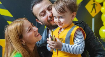 Ünlü Oyuncu Hazal Kaya ve Eşi Ali Atay Hayranlarını Üzecek O Haberi Sosyal Medyadan Duyurdu