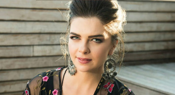 Ünlü oyuncu Pelin Karahan isyan etti: Sene 2023 ve hala bir savaş söz konusu